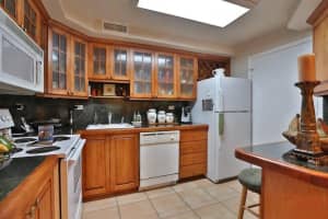 8101 72nd Avenue, Miami, FL 33143 - MLS#B26007256