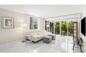 2010 Federal Highway, Boynton Beach, FL 33435 - MLS#B26007433