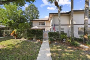 31 Clinton Court, Royal Palm Beach, FL 33411 - MLS#B26007617