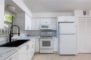 129 4th Street, Hallandale Beach, FL 33009 - MLS#B26007659