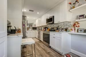 34 Stratford Ln Lane, Boynton Beach, FL 33436 - MLS#B26007759