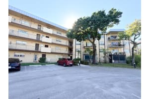 6260 Falls Cir Drive, Lauderhill, FL 33319 - MLS#B26007830