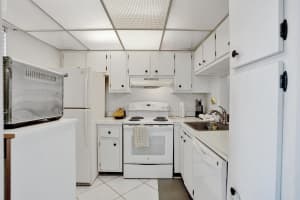 9480 Poinciana Place, Davie, FL 33324 - MLS#B26007944