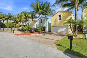 3221 Johns Place, Palm Springs, FL 33461 - MLS#B26008012