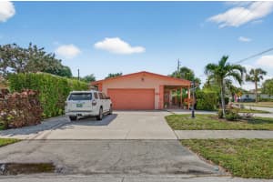 184 2nd Court, Deerfield Beach, FL 33441 - MLS#B26008322