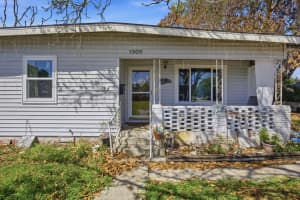 1306 17th Place, Vero Beach, FL 32960 - MLS#B26008383