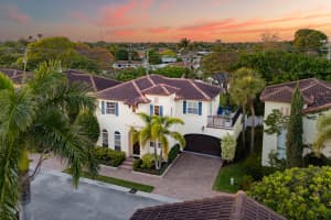71 Via Poinciana Lane, Boca Raton, FL 33487 - MLS#B26008471