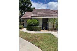 800 Kintyre Court, Palm Beach Gardens, FL 33418 - MLS#B26008747