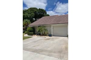 800 Kintyre Court, Palm Beach Gardens, FL 33418 - MLS#B26008747