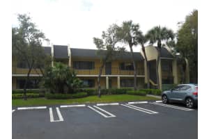 410 Meadows Circle, Boynton Beach, FL 33436 - MLS#B26008822