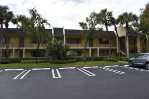 410 Meadows Circle, Boynton Beach, FL 33436 - MLS#B26008822