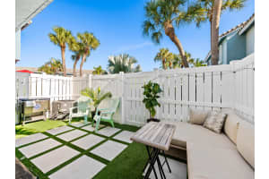 1074 Jeffery Street, Boca Raton, FL 33487 - MLS#B26008922