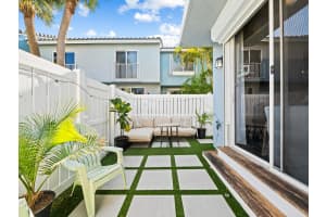 1074 Jeffery Street, Boca Raton, FL 33487 - MLS#B26008922