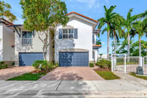 100 Prive Circle, Delray Beach, FL 33445 - MLS#B26008967