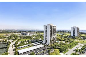 2425 Presidential Way Way, West Palm Beach, FL 33401 - MLS#B26009108