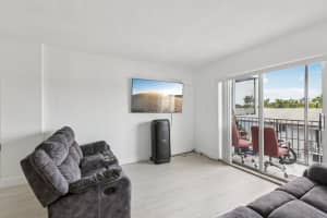 1735 164th Street, North Miami Beach, FL 33162 - MLS#B26009188