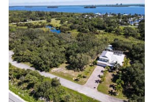 4128 Mariner Oaks Way, Fort Pierce, FL 34946 - MLS#B26009445