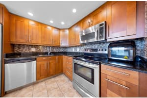 575 Oaks Lane, Pompano Beach, FL 33069 - MLS#B26009459