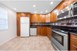 575 Oaks Lane, Pompano Beach, FL 33069 - MLS#B26009459