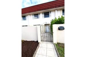 4092 Inverrary Drive, Lauderhill, FL 33319 - MLS#B26009823