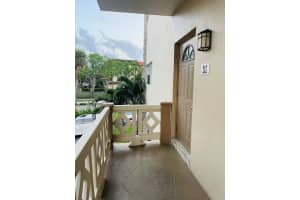 5051 Oakland Park Boulevard, Lauderdale Lakes, FL 33313 - MLS#B26009866