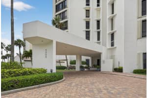 2400 Ocean Drive, Fort Pierce, FL 34949 - MLS#B26009870