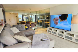 400 Leslie Drive, Hallandale Beach, FL 33009 - MLS#B26009901