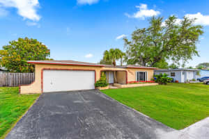 8821 3rd Street, Pembroke Pines, FL 33024 - MLS#B26010005