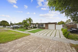 1895 Violet Avenue, West Palm Beach, FL 33415 - MLS#B26010041