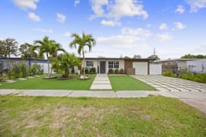 1895 Violet Avenue, West Palm Beach, FL 33415 - MLS#B26010041