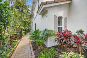 106 Las Brisas Circle, Hypoluxo, FL 33462 - MLS#B26010046