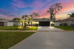 125 Parkwood Drive, Royal Palm Beach, FL 33411 - MLS#B26010075