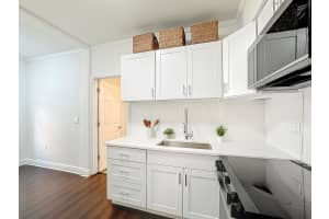 518 Biscayne Drive, West Palm Beach, FL 33401 - MLS#B26010357