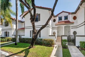 301 158th Terrace, Pembroke Pines, FL 33027 - MLS#B26010385