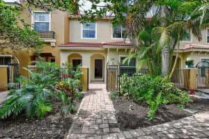 386 Lake Monterey Circle, Boynton Beach, FL 33426 - MLS#B26010458