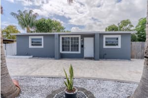 320 69th Way, Hollywood, FL 33024 - MLS#B26010538