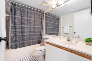 7564 Regency Lake Drive, Boca Raton, FL 33433 - MLS#B26010695