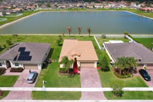 879 Bent Creek Drive, Fort Pierce, FL 34947 - MLS#B26010711