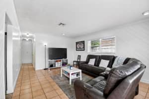 5721 Coconut Road, West Palm Beach, FL 33413 - MLS#B26010876