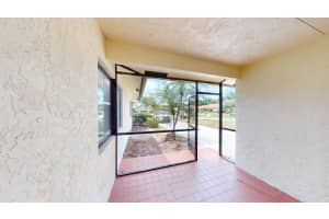 609 White Water Drive, West Palm Beach, FL 33413 - MLS#B26010882