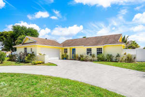 246 Natchez Court, Royal Palm Beach, FL 33411 - MLS#B26010912