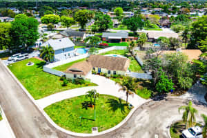 246 Natchez Court, Royal Palm Beach, FL 33411 - MLS#B26010912