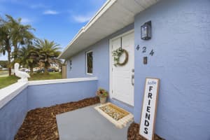 424 Fallon Drive, Port Saint Lucie, FL 34983 - MLS#B26010954