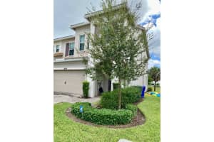 4924 Greenway Drive, Hollywood, FL 33021 - MLS#B26010957