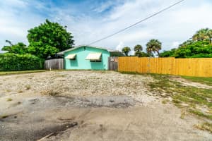 2566 Hickory Avenue, Jensen Beach, FL 34957 - MLS#B26010985