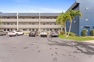 7807 Golf Cir Drive, Margate, FL 33063 - MLS#B26011090