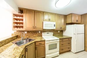 6 Royal Palm Way, Boca Raton, FL 33432 - MLS#B26011106