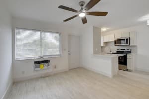 525 Broadway Street, Lantana, FL 33462 - MLS#B26011346
