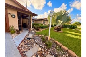 5279 Woodstone Cir Circle, Lake Worth, FL 33463 - MLS#B26011523