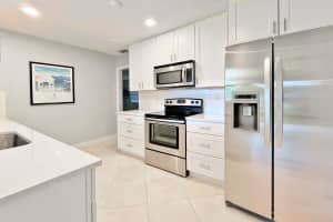 260 Lake Drive, Coconut Creek, FL 33066 - MLS#B26011590